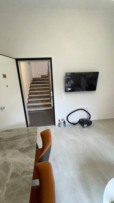 New Center Apartment Near Metro Athens Luaran gambar