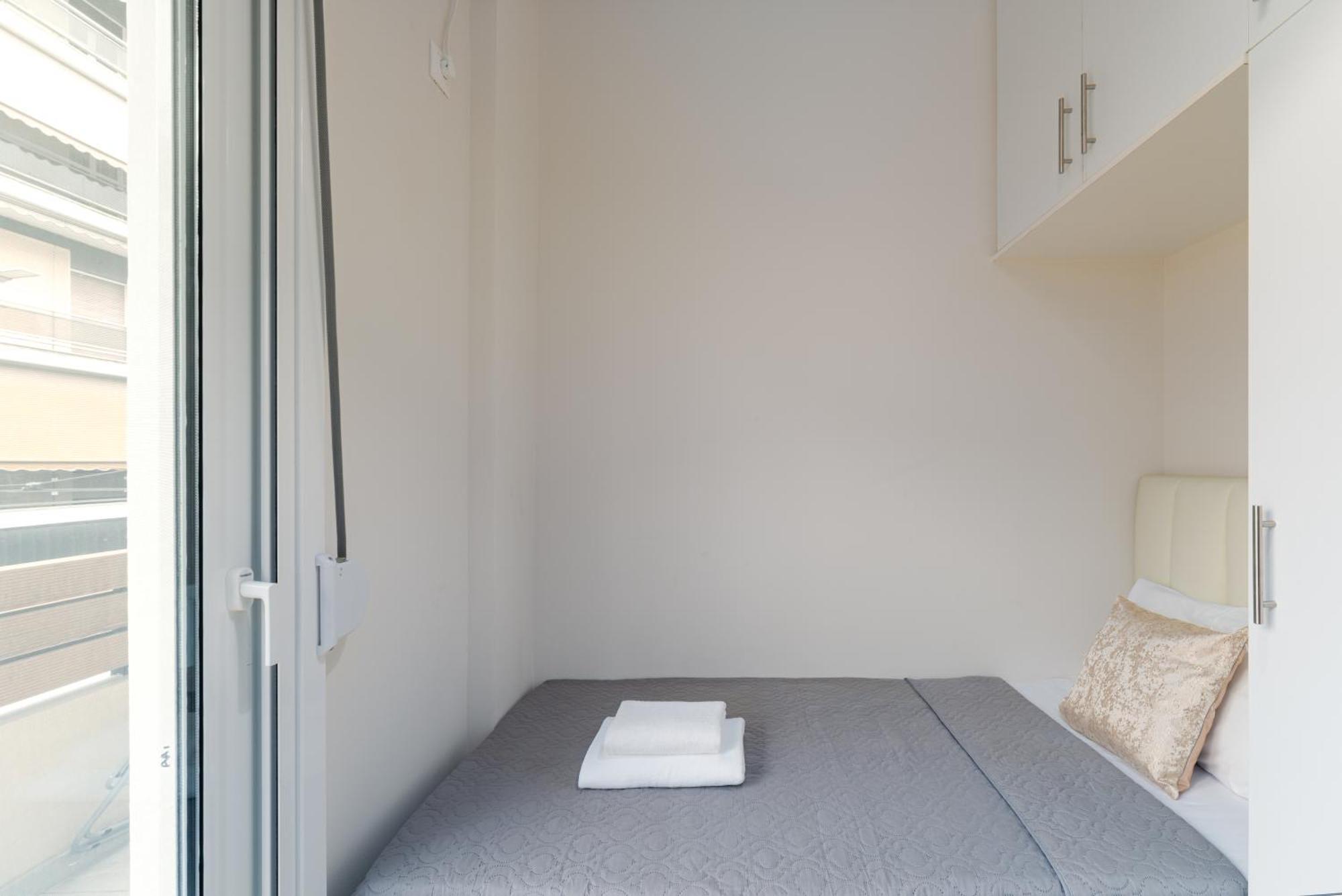 New Center Apartment Near Metro Athens Luaran gambar