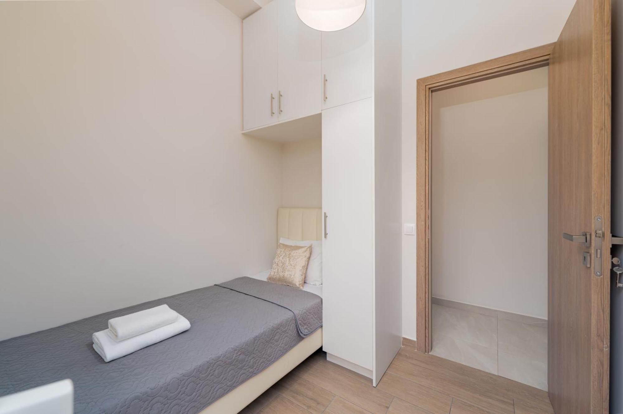 New Center Apartment Near Metro Athens Luaran gambar